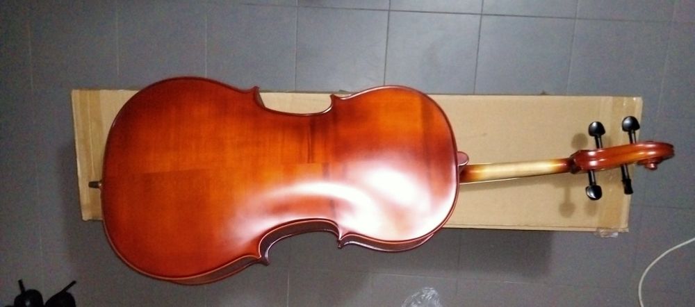 Violoncelo de madeira maciça de qualidade
