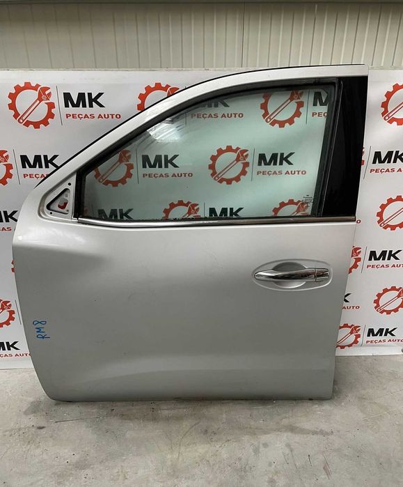 Porta frente esquerda Nissan Navara NP300 Ano: 2017