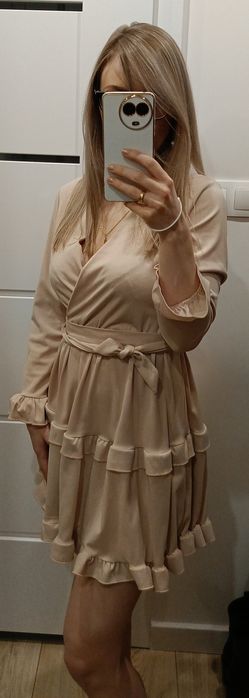 Sukienka elastyczna falbanki beżowa S