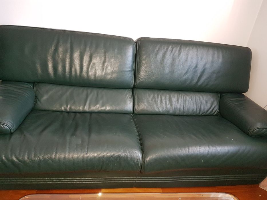 SOFÁ EM PELE (couro original), 1 unidade disponível, em ótimo estado.
