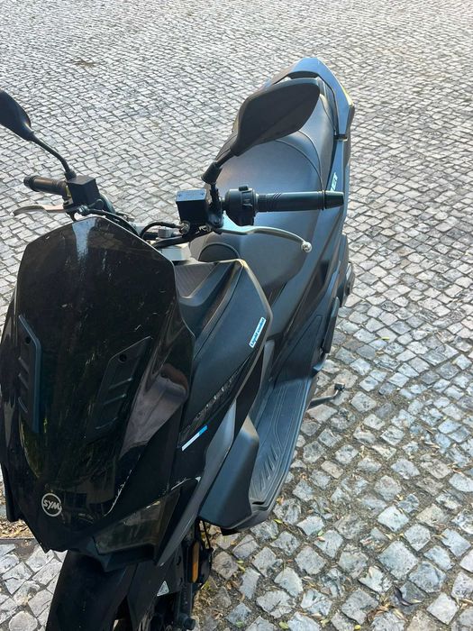 Mota Sym 2023 Pneus Michelin condição 7/10
