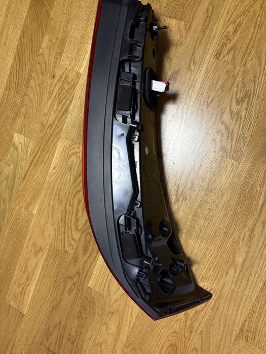 Задній лівий стоп на audi q7