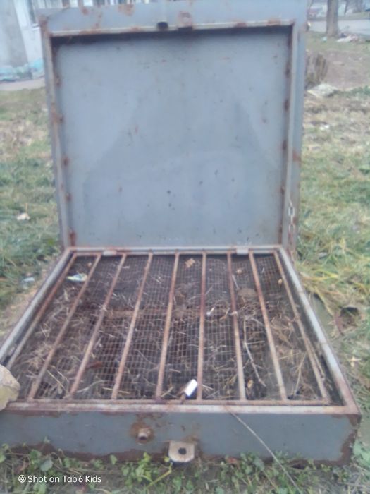Продам свой погреб.Металическая ляда.Лестница.Обложен кирпичем.2 замка