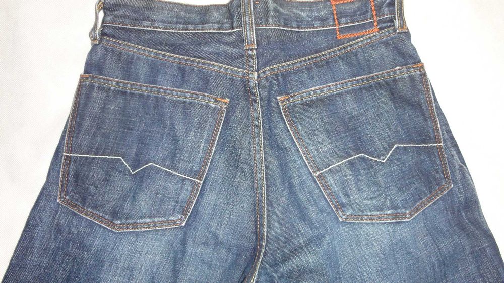 HUGO BOSS W30 L32 spodnie jeans
