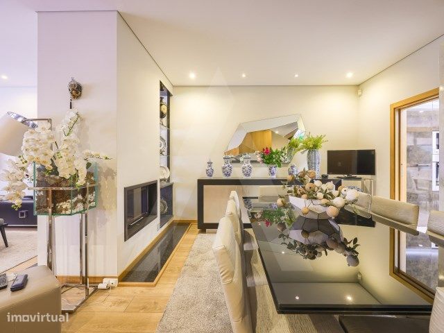 Moradia T3 mobilada e equipada com garagem fechada em Esgueira