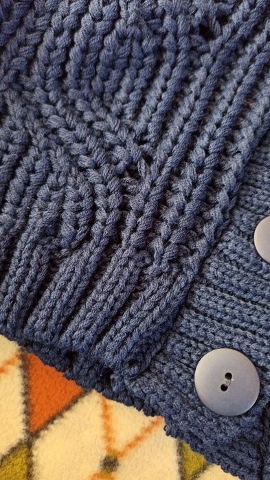 Granatowy luźny sweter zapinany L 40 w serek