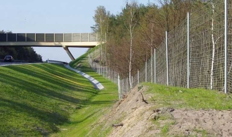 Słupek Słupki ogrodzeniowe rura OCYNK fi40 cena za 2,5m +osłonka grati