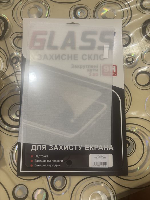 Зашитное стекло на ipad air 9.7