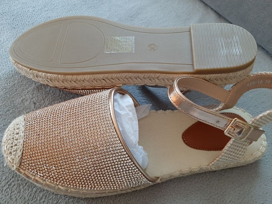 Wyprzedaż .Złote Nowe espadryle 38
