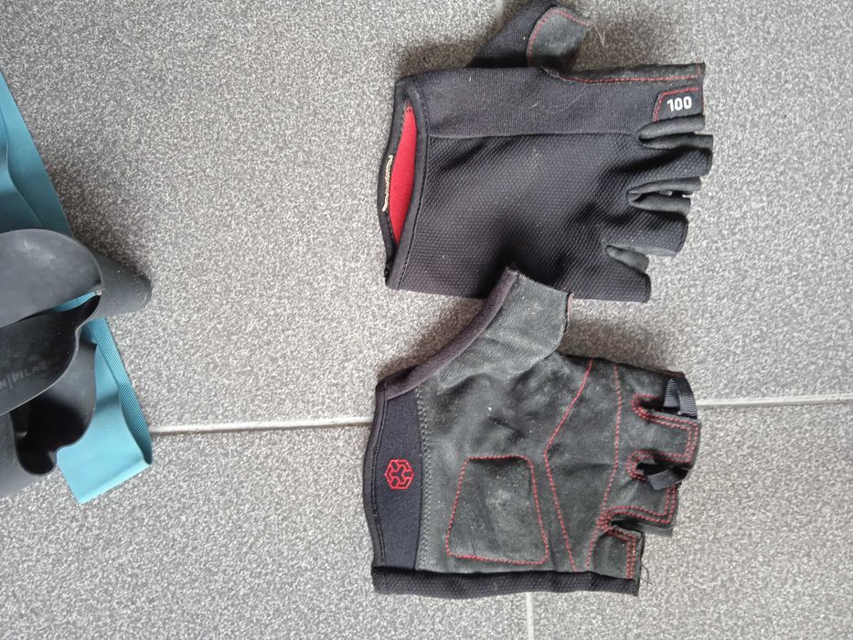 Luvas de desporto novas. Não respondo a SMS.