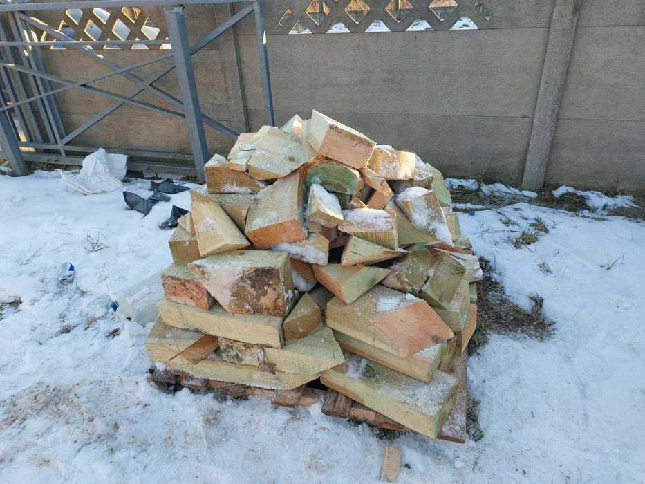 drewno - odpady z budowy, na opał itd.