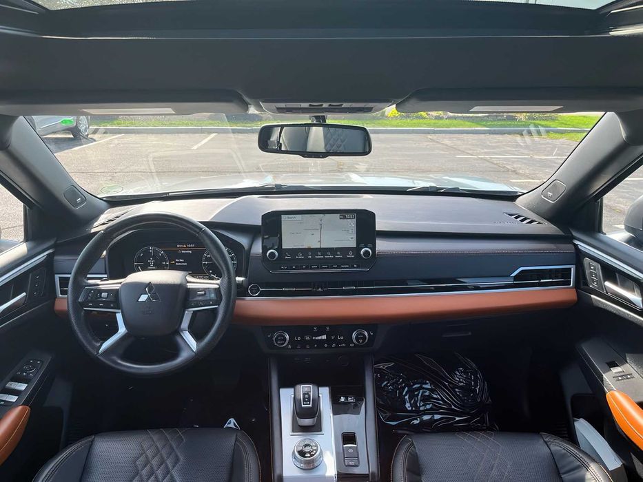 Mitsubishi Outlander PHEV SEL      2022