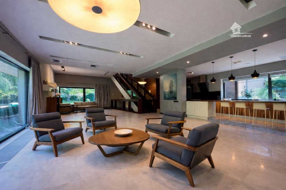 Новий будинок VIP-рівень. High-tech. Кінотеатр, сауна. До 20 осіб.