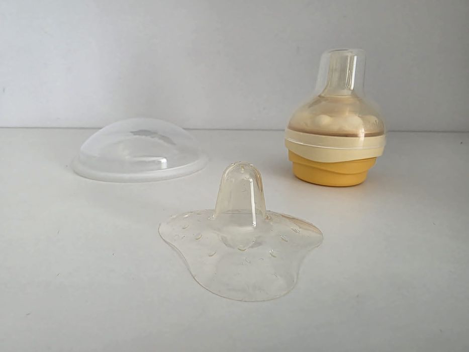 Biberão + coletor de leite + protetor de mamilos 
10€