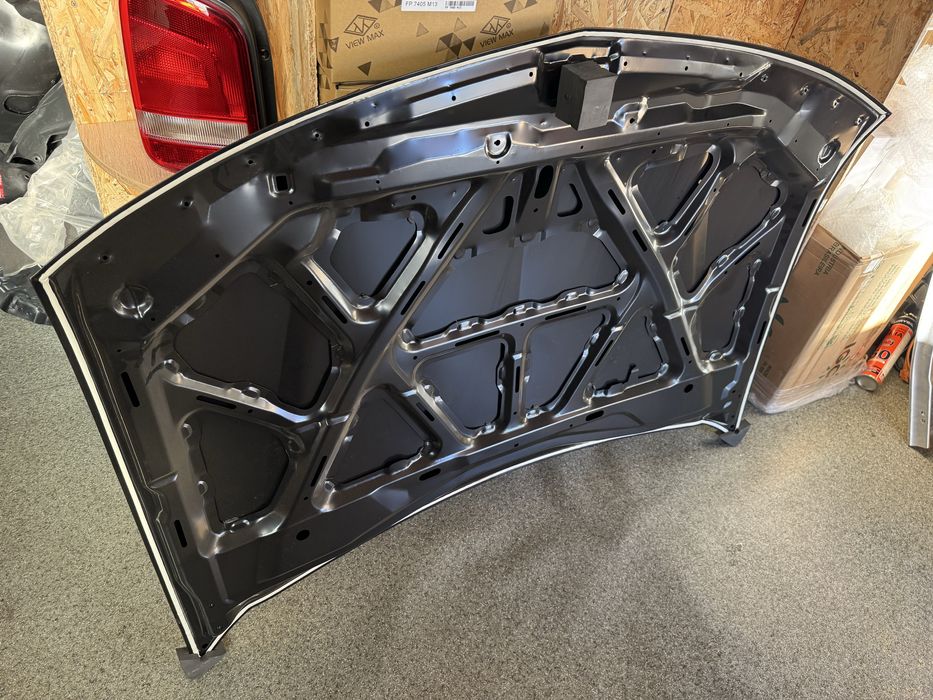 Капот L200 запчастини mitsubishi