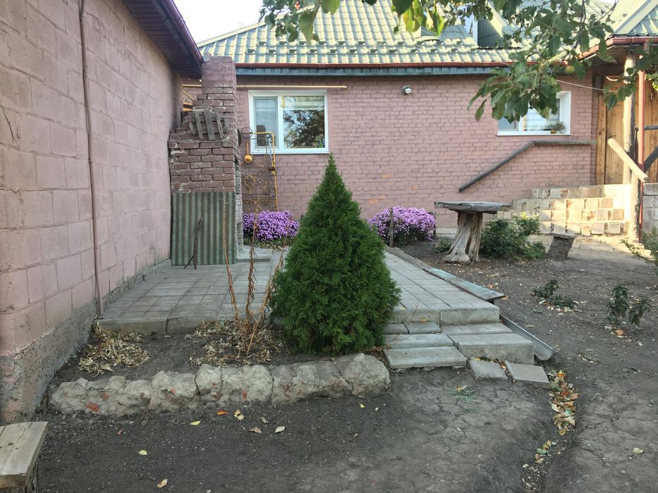 Продам дом - усадьбу 30 соток в черте города без посредников