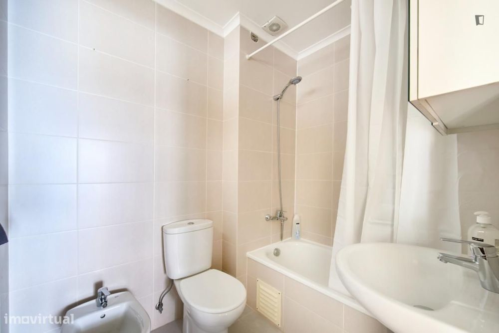Quarto - localizado em Alvalade Lisbon