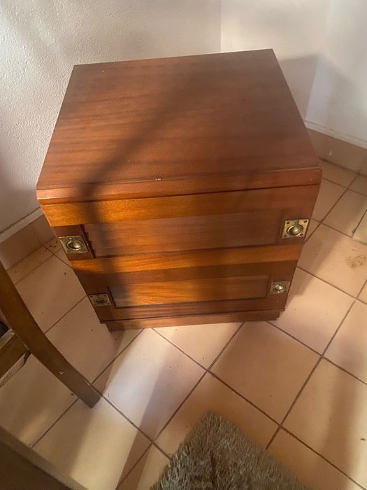 Vendo mesa Cabeceira antiga