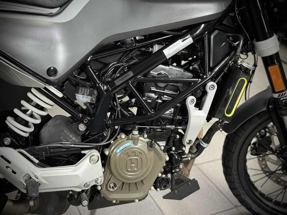 HUSQVARNA SVARTPILEN 125