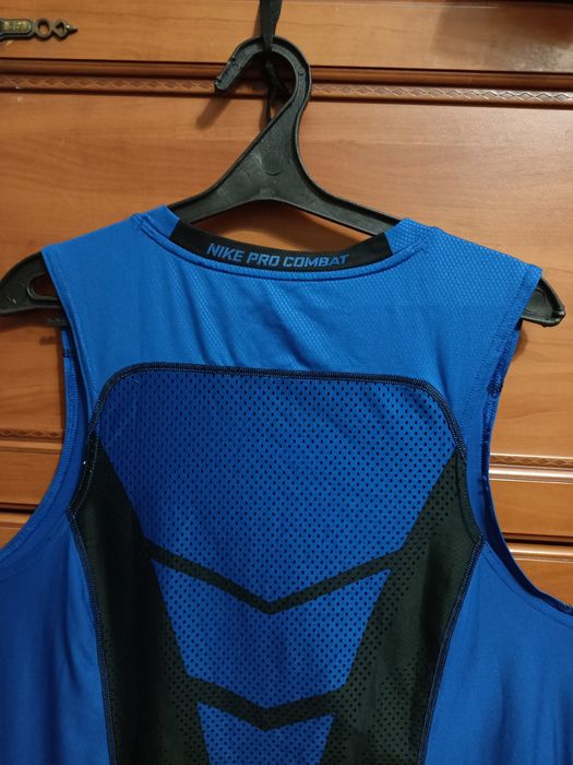 Майка    Nike  Pro Combat   Hypercool           .