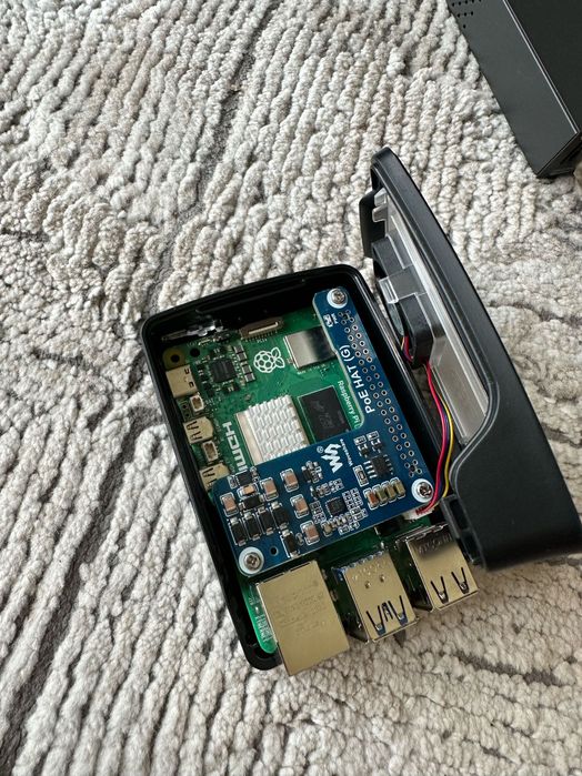 Raspberry Pi 5 8GB + PoE HAT Waveshare + Switch TP-Link LS105GP PoE+