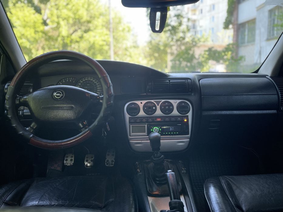 Opel Omega B MV6 3.0 V6