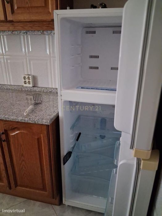 Apartamento para “ARRENDAMENTO”, de tipologia T3, com 1 WC, varanda co