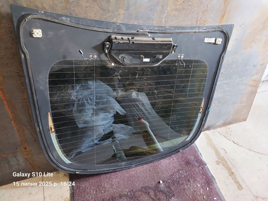 Скло заднє  Tesla