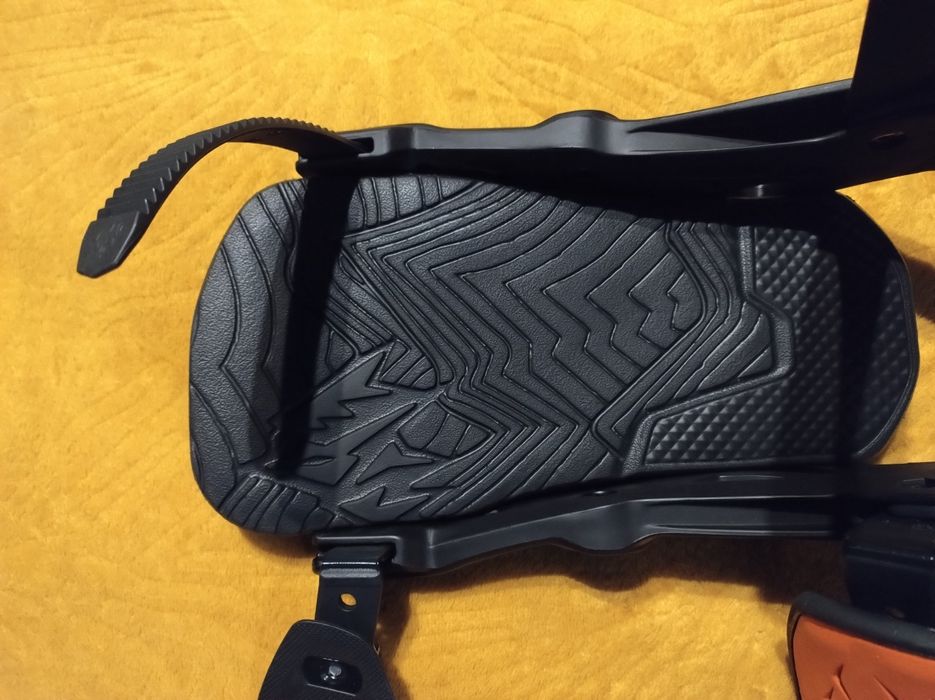 Nowe Wiązania Snowboardowe Jones Orion Mtn M 40-43 eu, Flex 4-7.