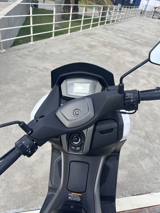 Yamaha Nmax 125 - poucos klms