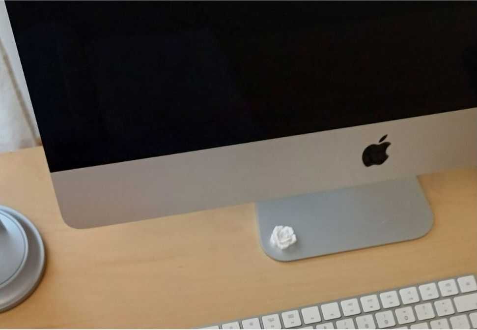 iMac Retina 21,5” 2017 - Funcional e com cabo