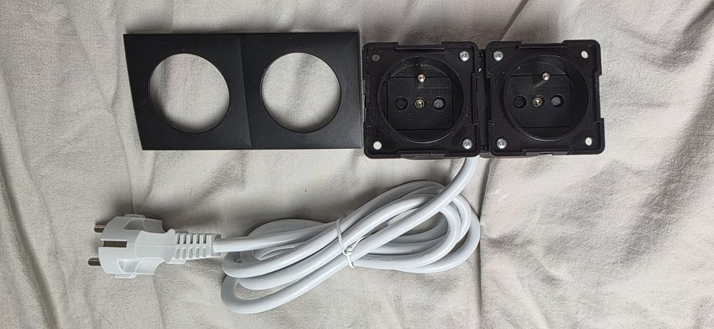 Gniazdo wpuszczane Altori nowe czarne