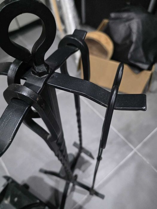 Vendo conjunto de cesto e kit limpeza em ferro fundido c/novo