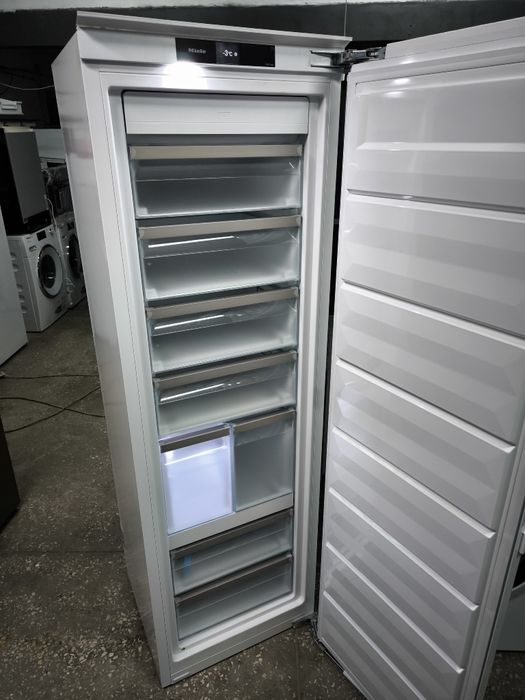Zamrażarka  do zabudowy Miele FNS 7794 D ice