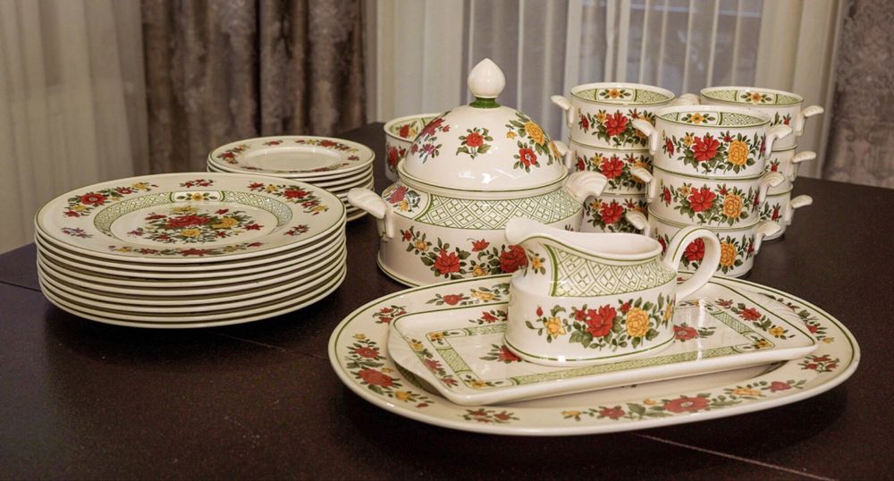 Фарфоровый столовый сервиз фирмы Villeroy Boch серия Summerday