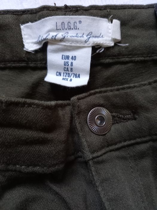 Spodnie khaki 40