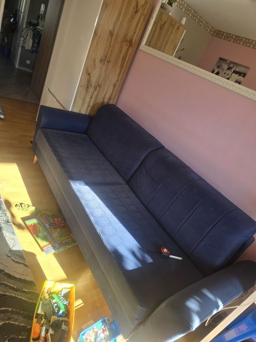 Kanapa na sprzedaż w bardzo dobrym stanie do wyczyszczenia z kurzu
