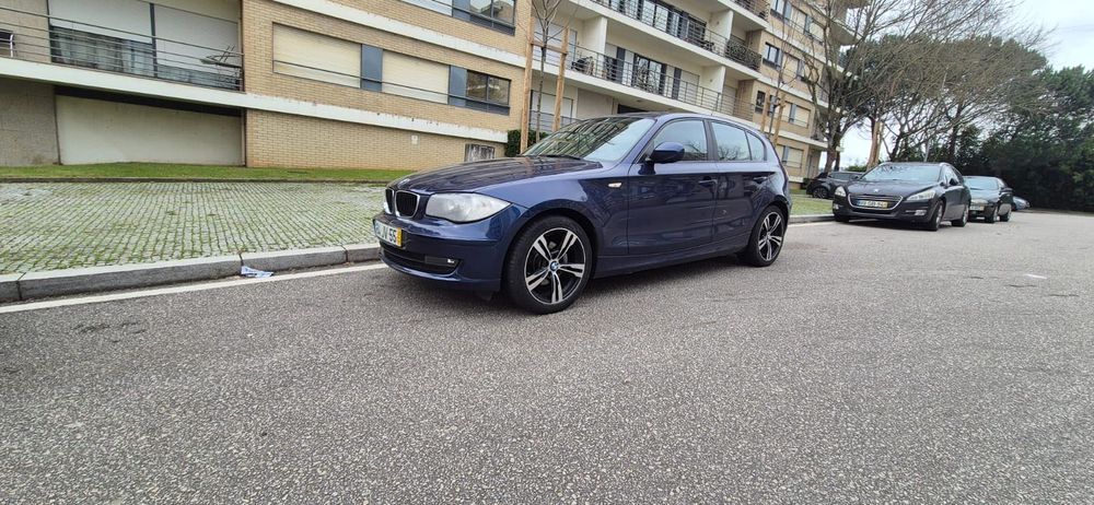 BMW 118d E87 | 2010 | Nacional | Azul BMW | Viatura de Serviço