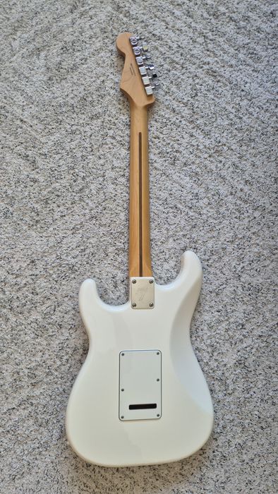 Guitarra Fender Stratocaster Player Polar White 2018
