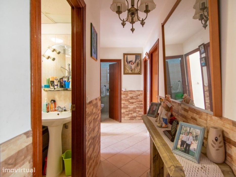 Apartamento T4 em Carnaxide com Vista para Monsanto.