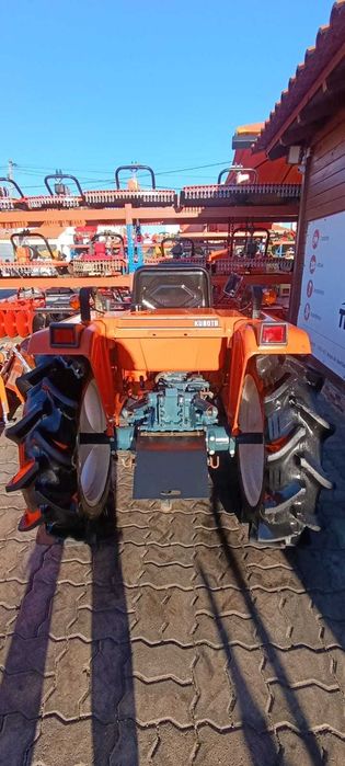 Campanha de Natal: Trator Kubota Bulltra ZB1-17+ 4 alfaias POUPE 1250€