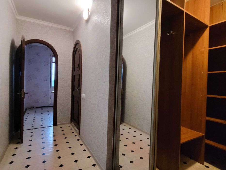 Продається однокімнатна квартира на Митниці