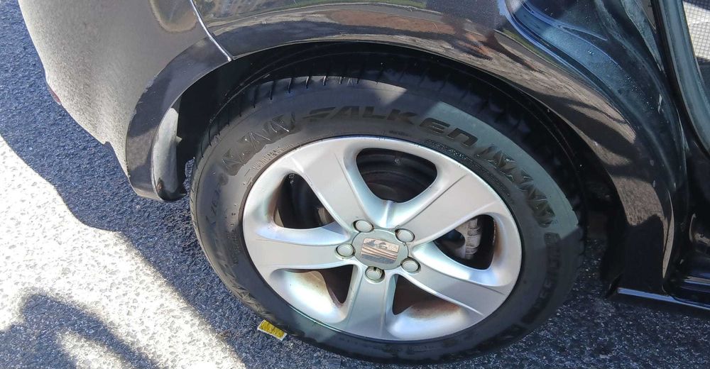 Carro Seat Leon 2008 5 portas preto a diesel 1.9 TDI