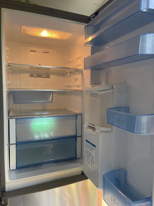 Frigorífico LG com dispensador de água