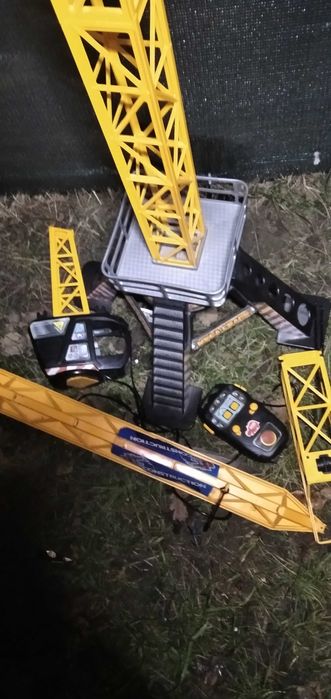 Игрушечный строительный кран