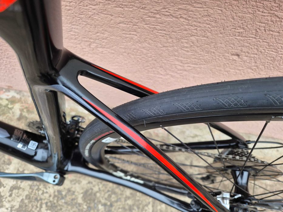 Rower szosowy full carbon Giant Defy Advanced disc, Shimano Tiagra