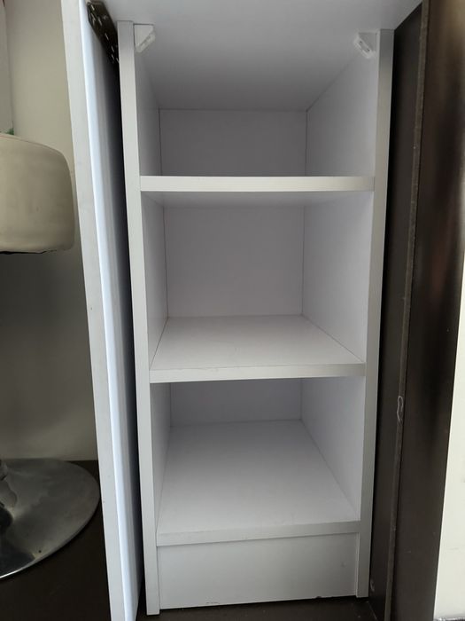 Манікюрний стіл.