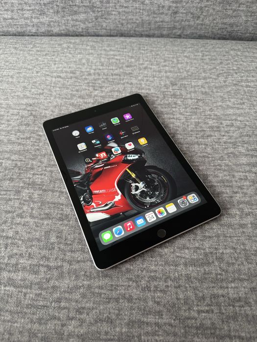iPad 6 32GB Wi-Fi Gray (8)