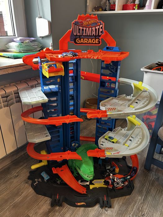 Hot Wheels tor duzy dinozaur