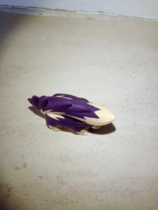 Pokémon finger puppet / brinquedo / figura pokémon Skuntank da bandai